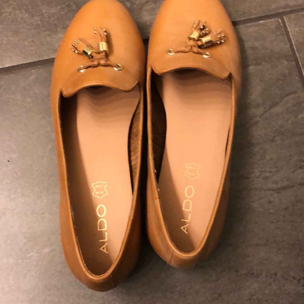 Brand new! Tan leather loafers